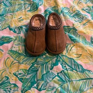 Kids size 10 Tasman ugg slippers